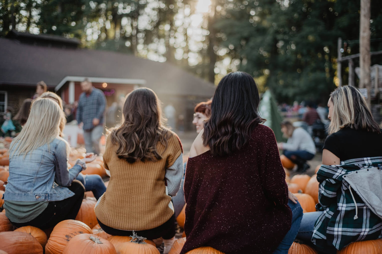 90 Halloween-jäänmurtajakysymystä ryhmähengen vahvistamiseksi
