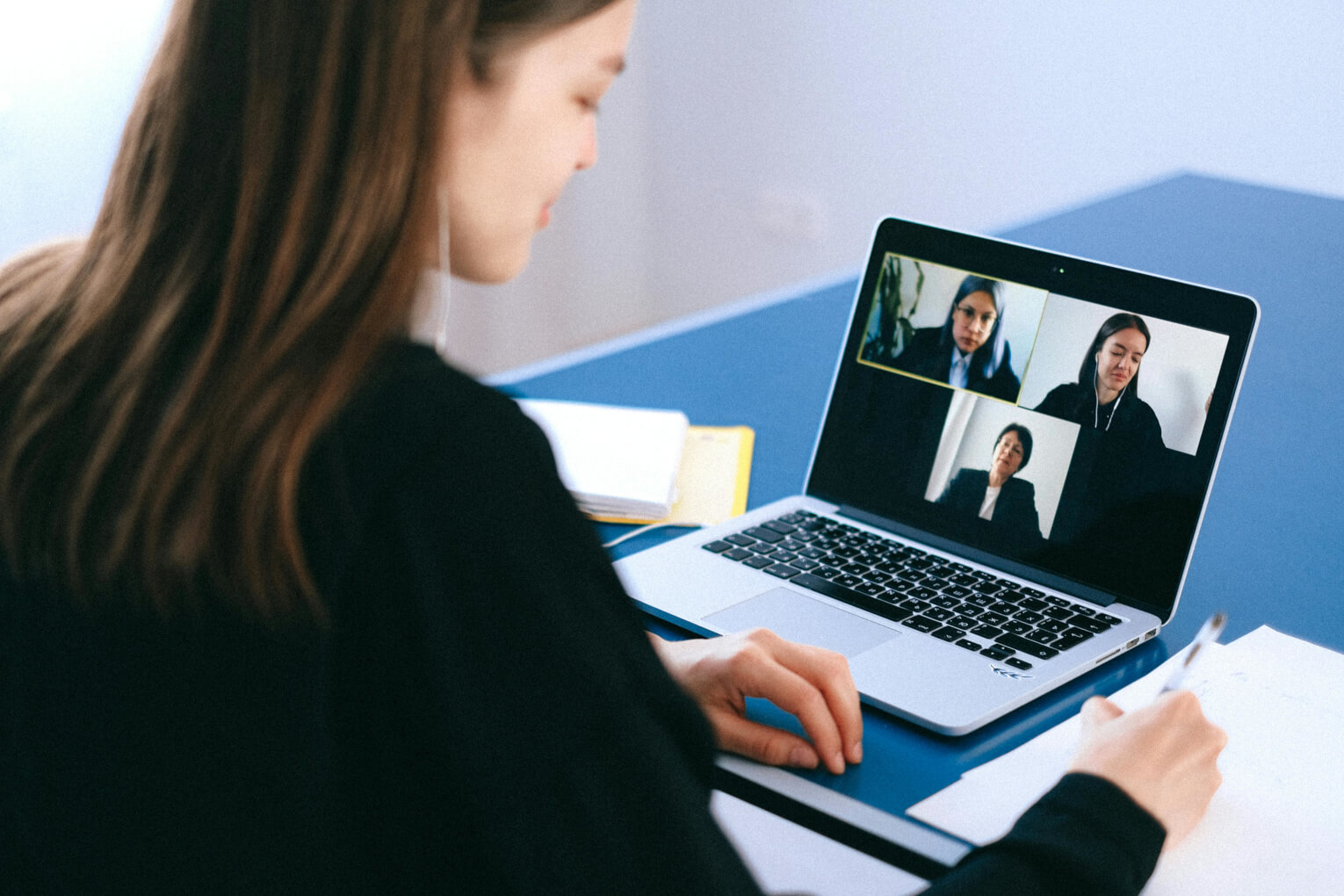 37 divertidos juegos rompehielos de Zoom para reuniones virtuales