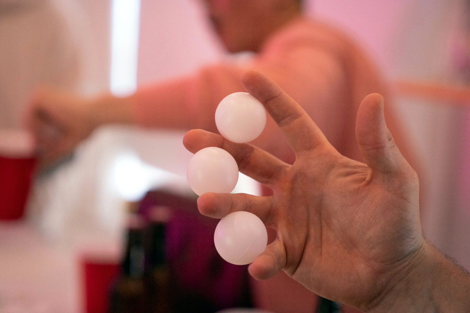 Sprett moro for teambygging: Spill med ping pongballer