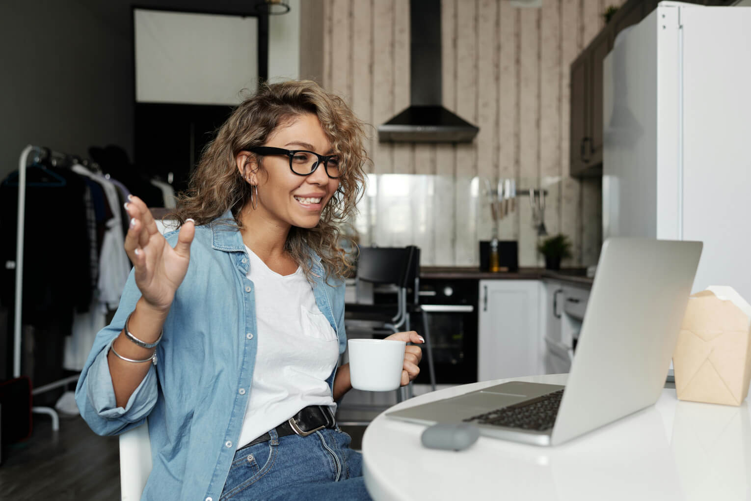25 Hybrid team building activities for epic collaboration