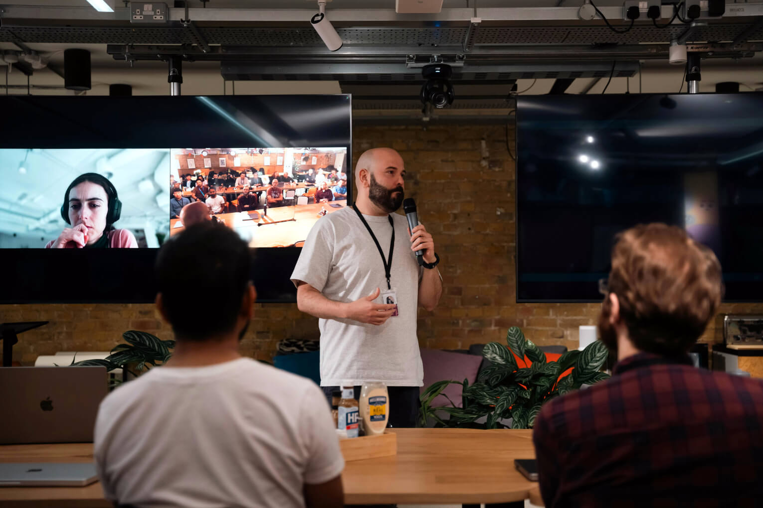15 Conference icebreakers that engage every attendee